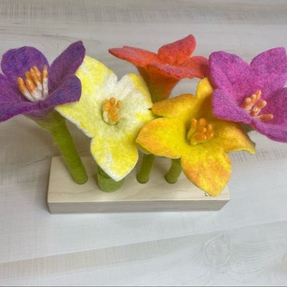 lovevery Toys Lovevery Felt Flowers Poshmark